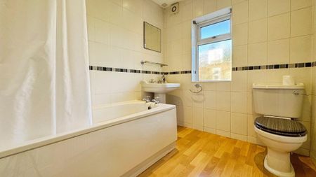 3 bedroom end of terrace house to rent - Photo 4