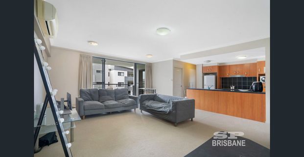 A spacious unit in a perfect location near Garden City shopping Center - Photo 1