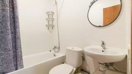 Carrer de Besalú, Barcelona, Catalonia 08026 - Photo 2