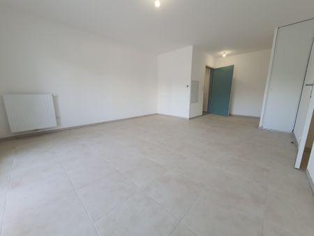 Location Appartement 3 pièces 66m² MARSEILLE 14ème - Photo 2
