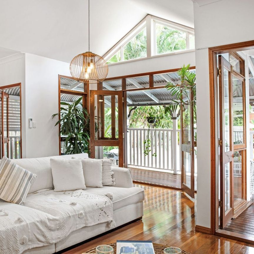 **Charming 4-Bedroom Colonial Home with Separate Modern Studio in Bardon** - Photo 1