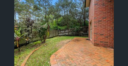 Renovated home with double garage - Photo 5