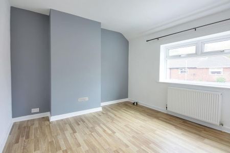 3 bedroom end of terrace house to rent - Photo 3