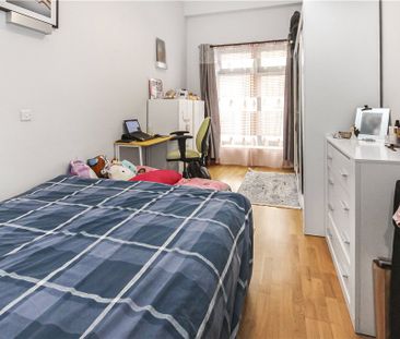 Staines Road West, Sunbury-on-Thames, Surrey, TW16 7FG - Photo 4