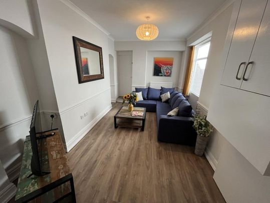 8 bedroom house to rent - Photo 1