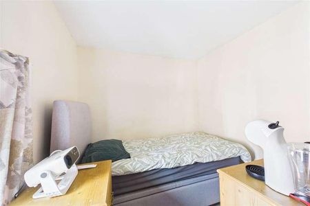 Queen Street, Maidenhead, Berkshire, SL6 - Photo 3