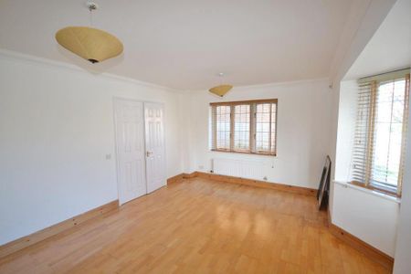3 bedroom detached house to rent - Photo 3