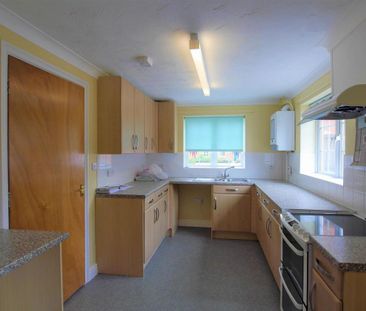 4 bedroom semi-detached house to rent - Photo 3