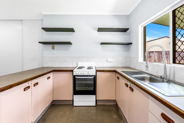 BEAUTIFUL FAMILY HOME WITH MODERN COMFORTS - Photo 1