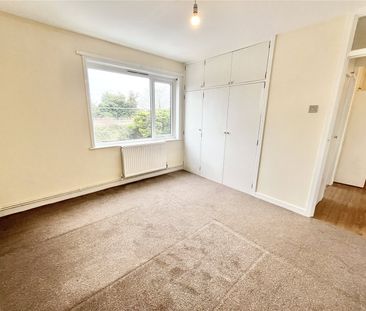 Crispins, 199 Thorpe Hall Avenue, Thorpe Bay, Southend On Sea, SS1 3BT - Photo 4