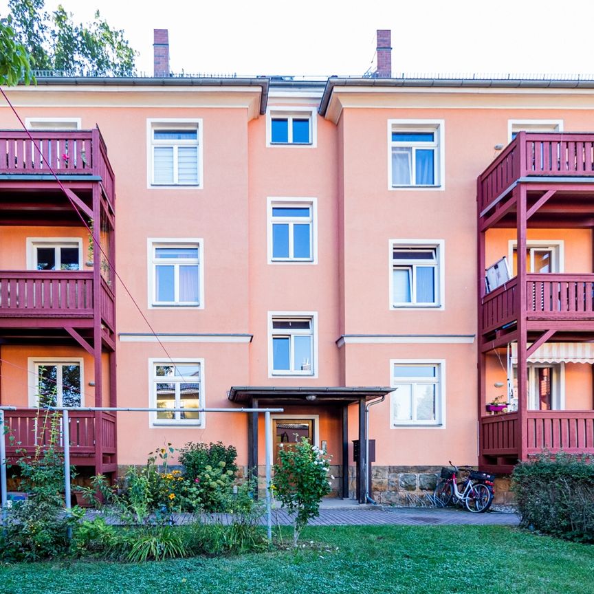 Sie lieben eine Wohnküche mit großem Süd-Balkon und ein Tageslichtbad mit Wanne? Hier gefunden. - Foto 1