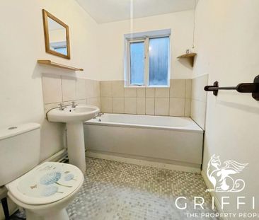 Ashford Court, Overcliff Road, Little Thurrock, RM17 - Photo 5