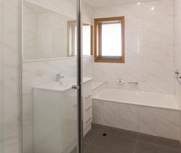 “Unsurpassed Convenience in the heart of Leafy Coburg Awaits” - Photo 5