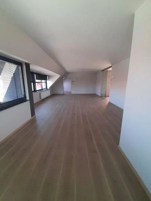 Prachtig appartement op de derde verdieping met 3 slaapkamers, midden in het centrum gelegen! - Foto 1