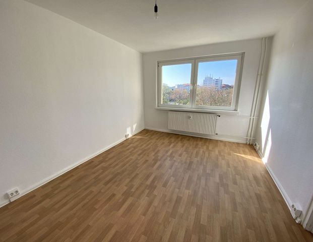 **Helle 2-RWG im EG – Tageslichtbad mit Wanne & Balkon **WE 32** - Foto 1