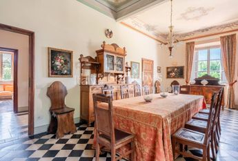 Villa ottocentesca con piscina nelle colline lucchesi