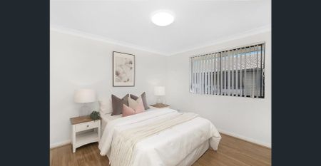 Spacious penthouse apartment enjoys top floor privacy with district views - Photo 3