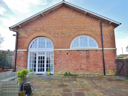 3 bedroom semi-detached house to rent - Photo 5