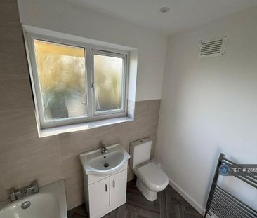 3 bedroom semi-detached house to rent - Photo 6