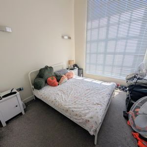A 1 Bedroom Apartment - Photo 2