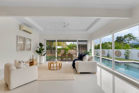 STUNNING FAMILY HOME, IN SOUGHT AFTER LOCATION, WITH A POOL!! - Photo 5