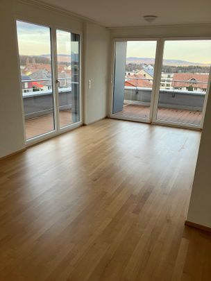 Grosszügige 7.5-Zimmer-Dachwohnung mit Panoramablick in Auw - Foto 1