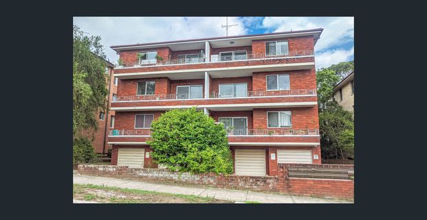 Centrally Located Top Floor Apartment - Photo 1