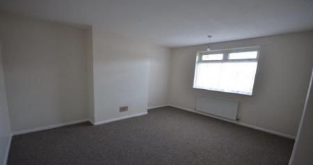 3 bedroom Semi-detached house To Let - Photo 1