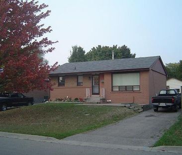 9 Lawrence Cres - Photo 1