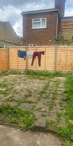 1 bedroom in a house share to rent - Photo 4