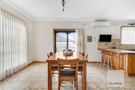 large family home in a perfect location - Photo 5