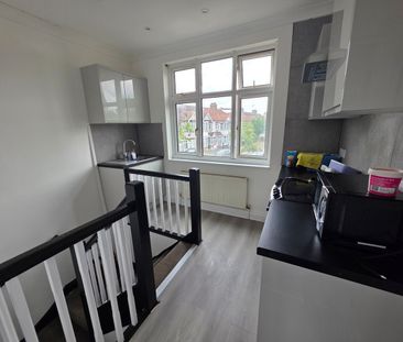 Studio Flat, Ashurst Drive, IG6 - Photo 4