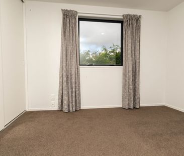 Modern & Convenient Two-Bedroom Townhouse in Mount Eden - Photo 3