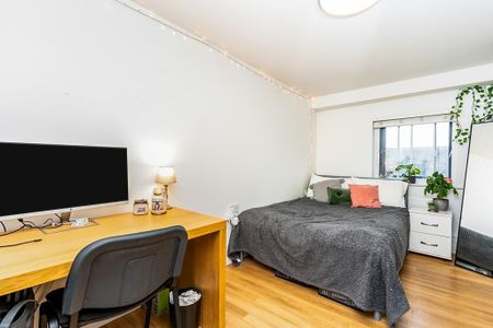 4 bedroom flat to rent - Photo 3