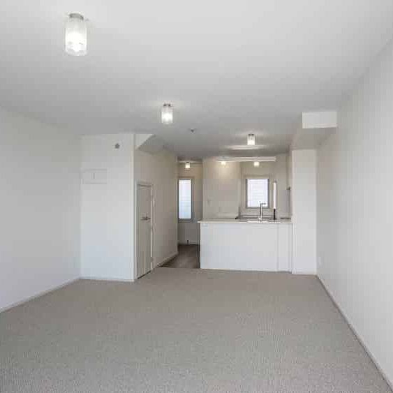 Modern 2 Bedroom Apartment - Photo 1