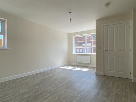 Nutmeg Close, Aylesbury, Broughton - Photo 3