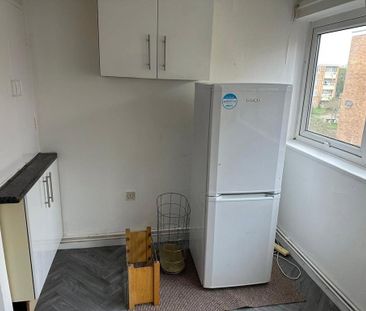 3 bedroom flat to rent - Photo 6