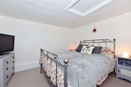 Beautifully presented cottage in lovely village - Photo 4