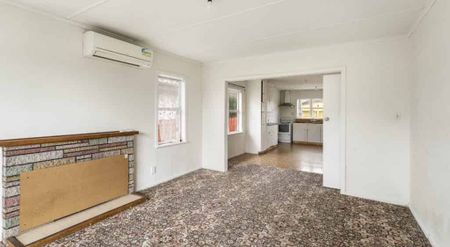 4-Bedroom Home with Spacious Section - Photo 5