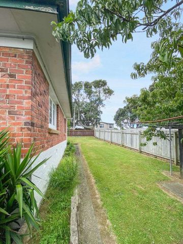 Charming Two-Bedroom Rental in the Heart of Town - Freshly Painted and Move-In Ready! - Photo 5