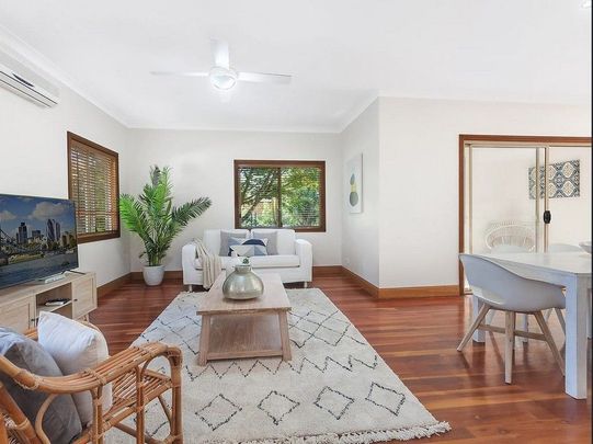 SPACIOUS FAMILY HOME - Photo 1