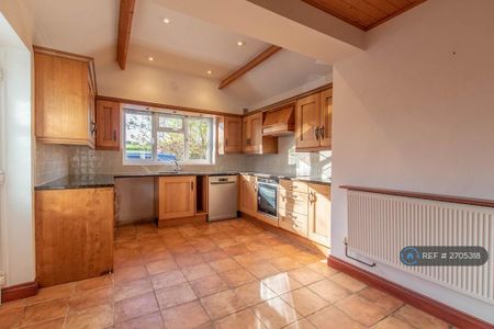 3 bedroom semi-detached house to rent - Photo 5