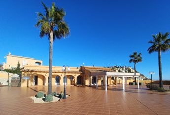 FOR RENT Apartment with 2 bedrooms with pool for LONG TERM