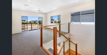 Ideal for a family who needs space, a garden, pool, security and plenty of storage! - Photo 3