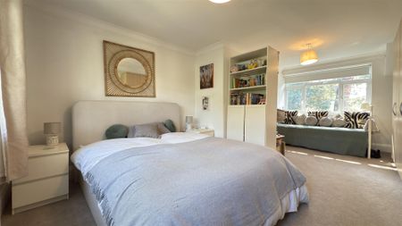 4 Bedroom House - Photo 5