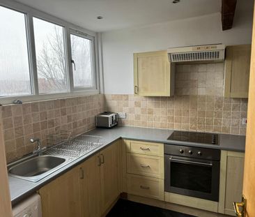 Flat , Green Hill Road, Leeds - Photo 6