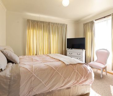 Cosy Brick Home with Comfortable Living - Photo 4