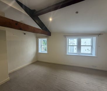 Dockery, Huddersfield - Photo 2