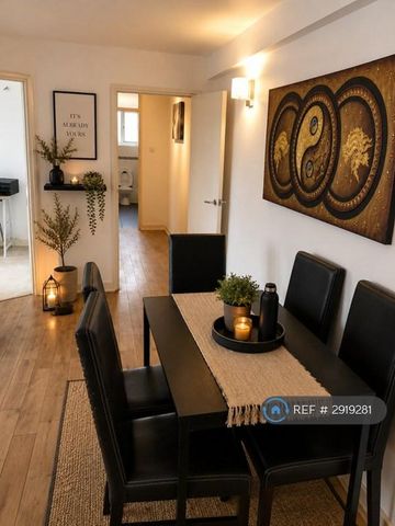 1 bedroom in a flat share to rent - Photo 2