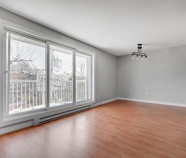 Beau Grand logement 5 ½ rénové, disponible 1er novembre, stationnem... - Photo 4